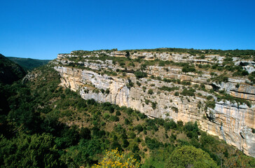falaise; garrigue; region Lanquedoc Roussillon; Minerve; 34, H&eacute;rault, France