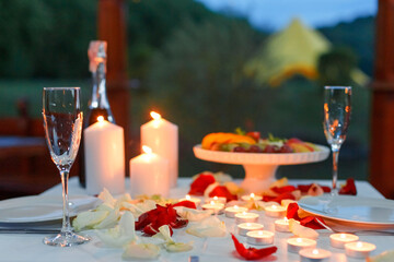 wedding table setting with champagne