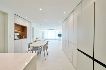 아파트,인테리어,집,주택,거실,소파,TV,식탁,아일랜드식탁,주방,부엌,홈바,커피머신기,냉장고,공덕동,마포구,서울