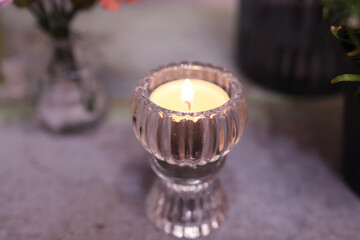 小さな蝋燭の火