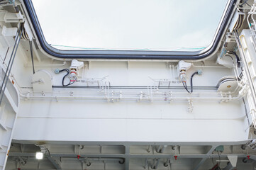 海上自衛隊の輸送艦くにさきのエレベーター