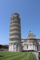 Torre Pisa, que está chueca y chida.