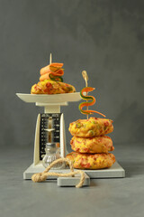 Gem&uuml;sefrikadellen mit Erbsen, Mais und Paprika