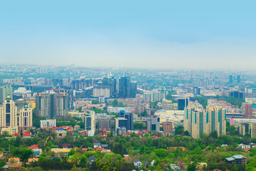 Obraz premium Panoramic view of the city of Almaty from Mount Koktobe.