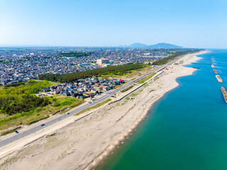 新潟砂丘（新潟県新潟市 ※奥は能登半島方面）