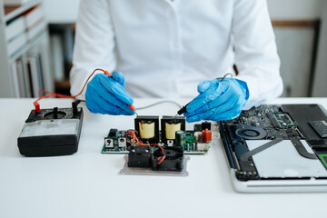Obraz premium Electronics technician, electronic engineering electronic repair,electronics measuring and testing, repair and maintenance concepts.uses a voltage meter to check and upgrade