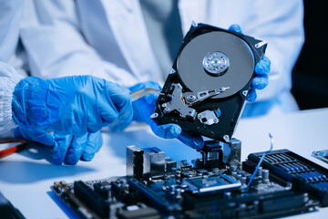 Obraz premium Technician repairing inside of hard disk drive by screwdriver. the concept of data, hardware, technician and technology. computer hardware, upgrade .