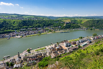 View of St. Goarshausen, the Middle Rhine Valley, St. Goar and Rheinfels Castle from the Dreiburgenblick vantage point, Rhineland-Palatinate, Germany