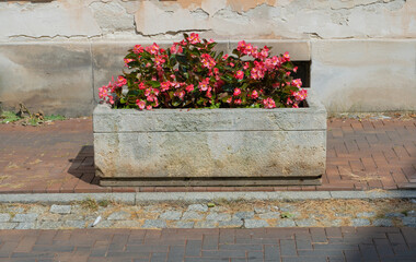 Road Flower Pot, Street Bed, Modern City Floristry, Urban Flowerbeds Design, City Flowers Landscaping