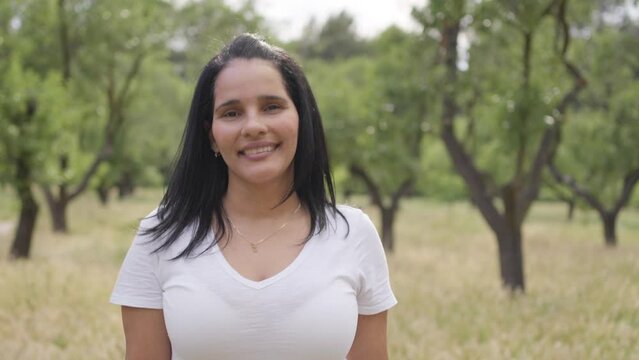 Curvy latina woman looking and smiling at camera close-up.MOV