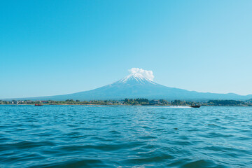 河口湖の上から見る富士山