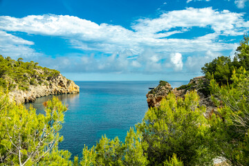 Küstenwanderung zur Bucht von Cala de Deià auf der wunderschönen Balearen Insel Mallorca -...