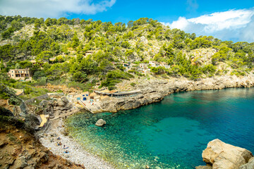 Küstenwanderung zur Bucht von Cala de Deià auf der wunderschönen Balearen Insel Mallorca -...