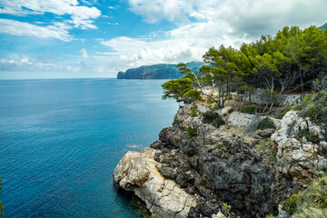 Küstenwanderung zur Bucht von Cala de Deià auf der wunderschönen Balearen Insel Mallorca -...