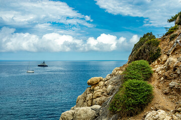 Küstenwanderung zur Bucht von Cala de Deià auf der wunderschönen Balearen Insel Mallorca -...