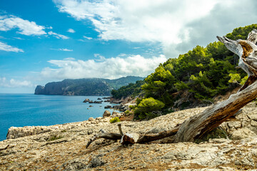 Küstenwanderung zur Bucht von Cala de Deià auf der wunderschönen Balearen Insel Mallorca -...