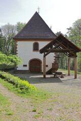 Gebäude der kolmerbergkapelle bei dörrenbach