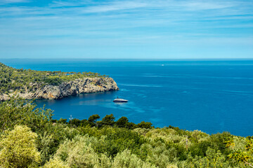 Küstenwanderung zur Bucht von Cala de Deià auf der wunderschönen Balearen Insel Mallorca -...
