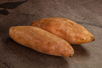 Raw batat root for baked