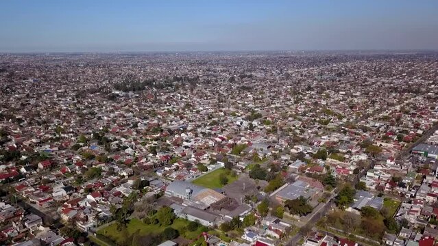 Poblado, Conurbano, Casas, Banfield Buenos Aires, argentina, vista a&eacute;rea de dron,