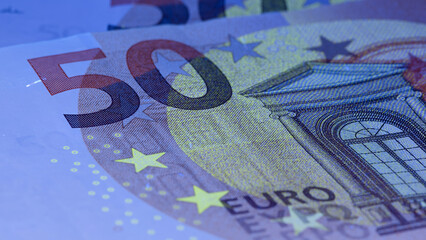 Authenticating 50 Euro Currency: Secure Verification under UV Light