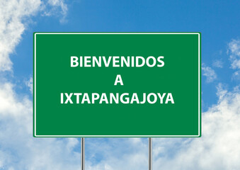 Siguiente salida Bienvenidos IXTAPANGAJOYA señal verde sobre fondo de cielo azul. Colección de señales de tráfico conceptuales