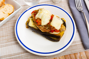 Eggplant with tomato, minced meat and cheese, quick and easy dinner