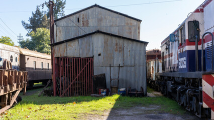 train, shed, workshop 