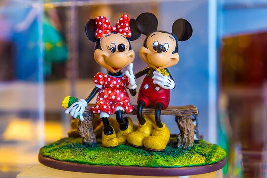 Mickey and Minnie Mouse in Disney World Florida
