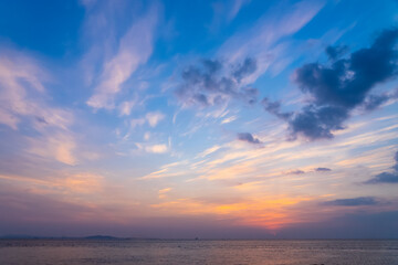 Obraz premium 朝の海と空と雲20201213