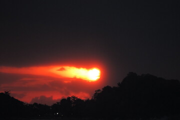 Dramatic sky, sunset, surreal view, natural phenomena, sunbursts