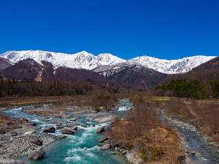 快晴の空と雪の北アルプス　長野県白馬村