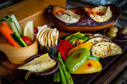 Mezze Plate. Whit Hummus,&nbsp;Olives, Crudites, Pita Bread, Baba Ghanoush. Various appetizing spanish mezze dishes.