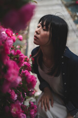 バラ園にいる女性