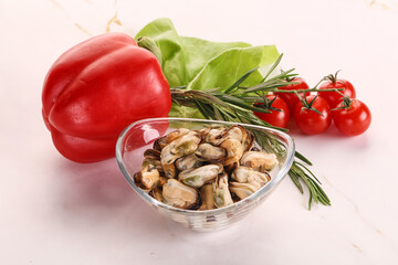 Marinated mussels in the bowl