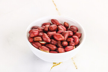 Raw peanut heap for roast