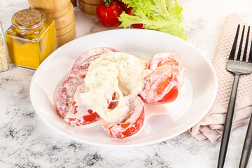 Salad with sliced tomato and stracciatella