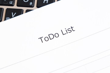 やるべきこと、日付、締切日を記入するTO-DOリスト
