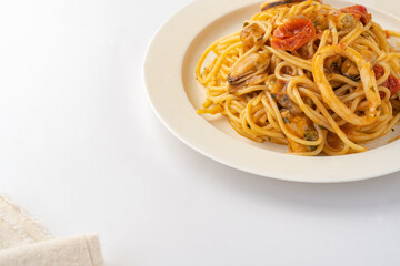 魚介トマトソースパスタ
