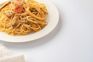 魚介トマトソースパスタ