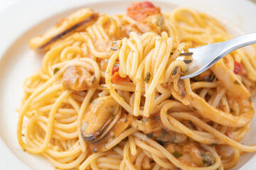 魚介トマトソースパスタ