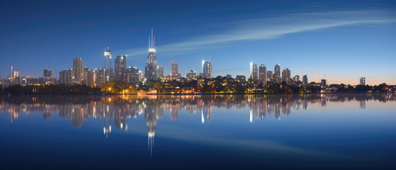 Fototapeta premium Serene Twilight Cityscape Reflection Panorama