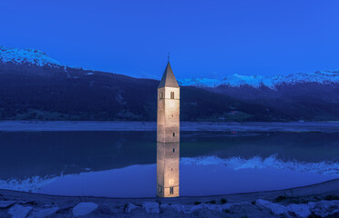 Kirchturm im Reschensee, Wahrzeichen des Vinschgau