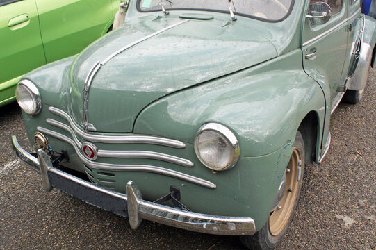 une 4 CV de chez Renault