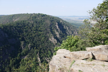 Blick ins Bodetal mit der Roßtrappe bei Thale im Harz am Hexentanzplatz