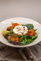 salad with salmon and goat cheese