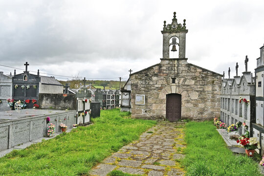 Antica chiesetta sul cammino Primitivo di Santiago di Compostela - Gunt&iacute;n. Lugo. Galicia - Spagna
