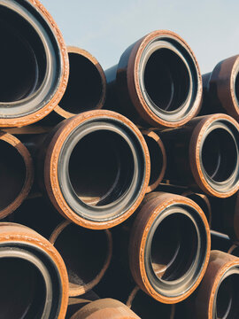 Round openings on stacked metal pipes
