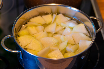 potatoes that cook in a saucepan