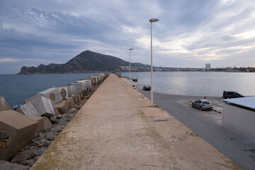 Obraz premium a car driving down the side of a road next to a large body of water